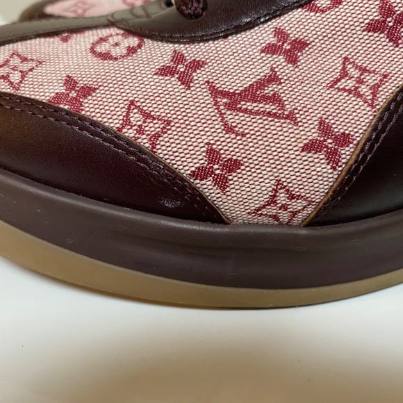 Authentic Louis Vuitton Monogram Sneakers Great Condition - Picture 8 of 11